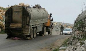انقلاب شاحنة للنقل الخارجي عند مفترق حمص في عكار