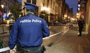 طعن شرطي في بروكسل… وإطلاق النار على المهاجم (بالصور)