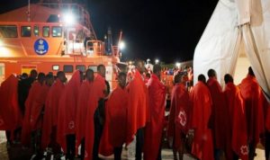 مقتل 3 مهاجرين وإنقاذ المئات قبالة سواحل اسبانيا