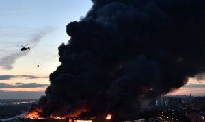 حريق بمصنع كيميائي في روسيا (فيديو)
