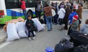 توافد النازحين السوريين الى المصنع تمهيدا لعودتهم
