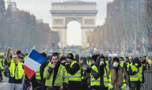 “السترات الصفراء” تعود إلى شوارع باريس