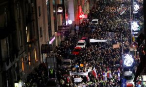 في بلغراد.. آلاف المحتجين ضد الرئيس الصربي