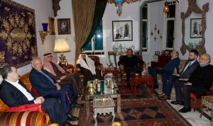 جنبلاط عرض مع سفراء السعودية والإمارات والكويت الأوضاع