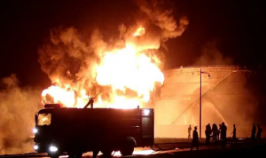 انفجار عنيف يضرب مصافي عدن النفطية في اليمن