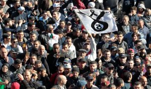 مظاهرة ضد ترشح بوتفليقة في الجزائر والشرطة تتصدى