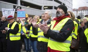 متظاهرون في شتوتغارت الألمانية بالسترات الصفراء