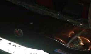 سقوط شجرة على سيارة في عكار