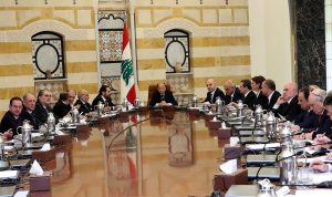 زيارة وزير لبناني إلى دمشق تختبر التزام الحكومة بـ«النأي بالنفس»
