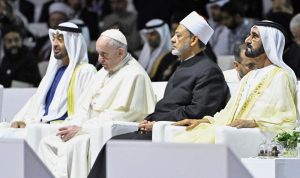 بالصور: البابا فرنسيس وشيخ الازهر يوقعان وثيقة تاريخية في أبو ظبي