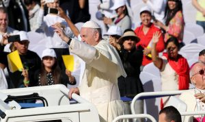 لقاء بين البابا والرؤساء… وقداس شعبي في المرفأ؟