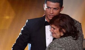 رونالدو يمنع والدته من مشاهدة مبارياته!