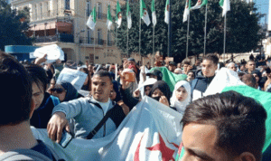 آلاف تظاهروا ضد النخبة الحاكمة في الجزائر
