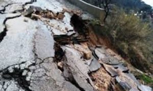 انهيارات صخرية على طريق كفرحزير – الكورة