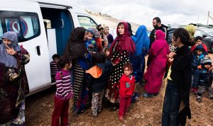 مغادرة نازحين سوريين عبر معبري عرسال والقاع