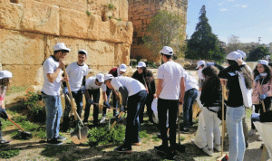 حملة نظافة في قلعة بعلبك تحضيرا للمهرجانات
