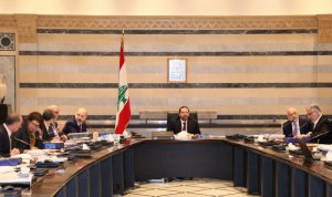 «قمع الحريات» واحتواء «توتّر المنصورية» يحجبان مناقشات الموازنة في لبنان