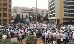 اعتصام جمع أساتذة “اللبنانية” وطلابها في رياض الصلح