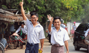 الإفراج عن صحافيَي “رويترز” المسجونيَن في ميانمار