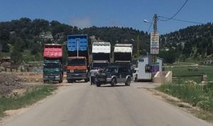 اعتصام لسائقي الشاحنات على طريق فنيدق – الهرمل