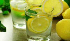 هل يساعد الماء والليمون على إنقاص الوزن؟