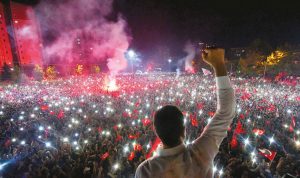 إسطنبول تحتفل بانتصار الديمقراطية
