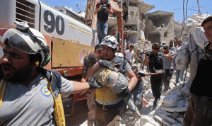 انتشال العديد من أطفال ادلب من تحت ركام المباني