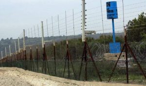 الجيش الاسرائيلي يحفر خلف السياج التقني