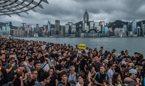 مسيرة في هونغ كونغ احتجاجًا على قانون تسليم المتهمين للصين