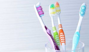إجراءٌ “غريب” عند تنظيف الأسنان
