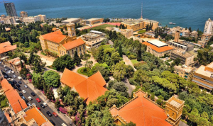 الجامعة الأميركية في بيروت مُحاصَرة بالتحديات و”البروباغندا”