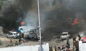 عشرات القتلى باستهداف عرض عسكري ومركز للشرطة في عدن
