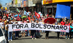 بالصور: عشرات آلاف النساء يتظاهرن ضد الرئيس البرازيلي