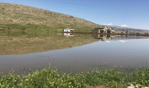 دير الأحمر تغرق في المجارير… مستنقع يثير مشكلات بين القرى