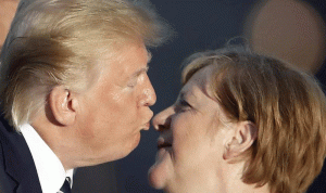 قبلة غريبة من ترامب لميركل تخطف الأنظار (بالصور)