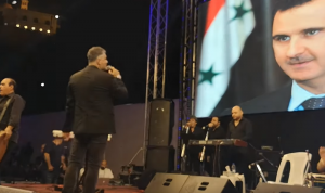 بالفيديو: فارس كرم “يمجّد” بشار الأسد من قرب سجن صيدنايا!