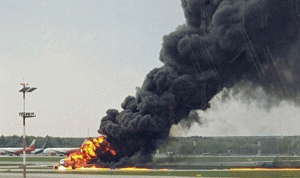 حريق في طائرة عسكرية أميركية في مطار بإيرلندا