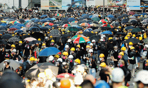 بكين لمتظاهري هونغ كونغ: “من يلعب بالنار يحترق بها”