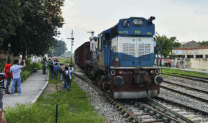 باكستان تعلّق آخر خطوط القطارات إلى الهند