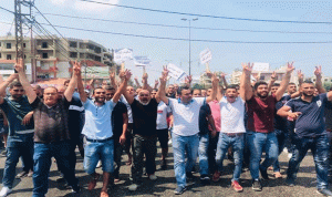 متعاقدو اللبنانية بالساعة يمددون إضرابهم