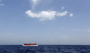 البحر يبتلع 15 مهاجرًا قبالة الجزر اليونانية (فيديو)