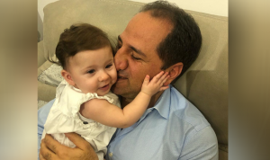 سامي الجميل مع ابنته في صورة: “الدني كلها”