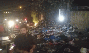 النفايات على الطريق العام بين حاروف والنبطية احتجاجًا!