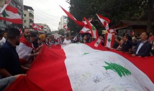 «المارد» الشعبي في لبنان على «صموده» في وجه… الترغيب والترهيب
