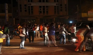 السفارة الفرنسية تُطلق الغاز المسيل للدموع في بوركينا فاسو