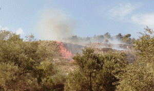 طوافة للجيش تعمل على إخماد حريق مزرعة الضهر ومزمورة وبكيفا