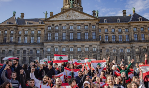 تظاهرة لبنانية حاشدة في هولندا: ثورة (بالفيديو والصور)