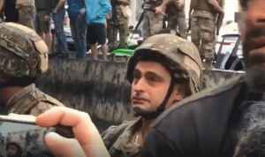 الجيش يواجه المتظاهرين بالدموع (بالفيديو والصور)