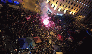 ساحة رياض الصلح تغص بالمتظاهرين