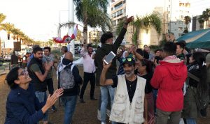 المحتجون في صور رحبوا باستقالة الحريري